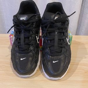 8.5 Nike Air Max in EUC